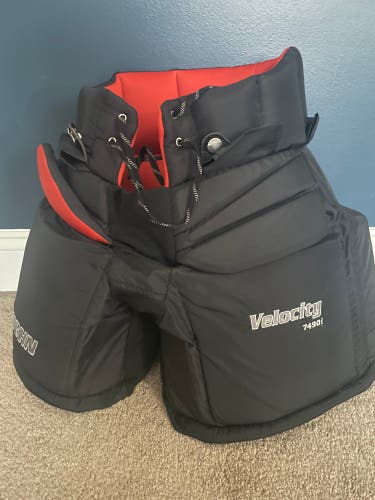 Vaughn velocity 7490i goalie pants int medium