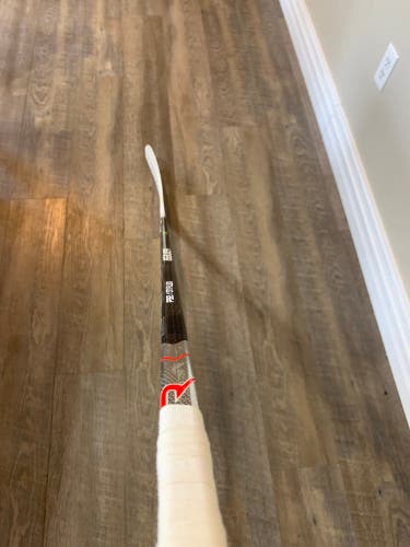 Senior Right Handed P92  Vapor Hyperlite Hockey Stick