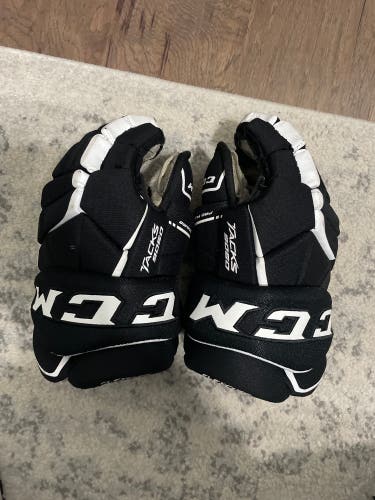 *** CCM 13" Tacks 9060 Gloves ***