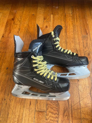 Like New Bauer Regular Width Size 9 Supreme s160 Hockey Skates limited edition
