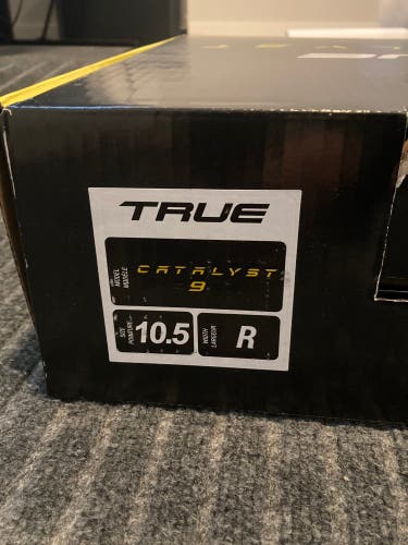 New Catalyst 9 Skates. Size 10.5 Regular. FREE SHIPPING!