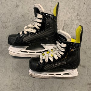 Used Youth Bauer Supreme S27 Hockey Skates (Regular) - Size: 11.5