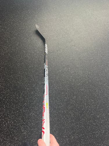 Senior Left Hand P28 Vapor Hyperlite Hockey Stick
