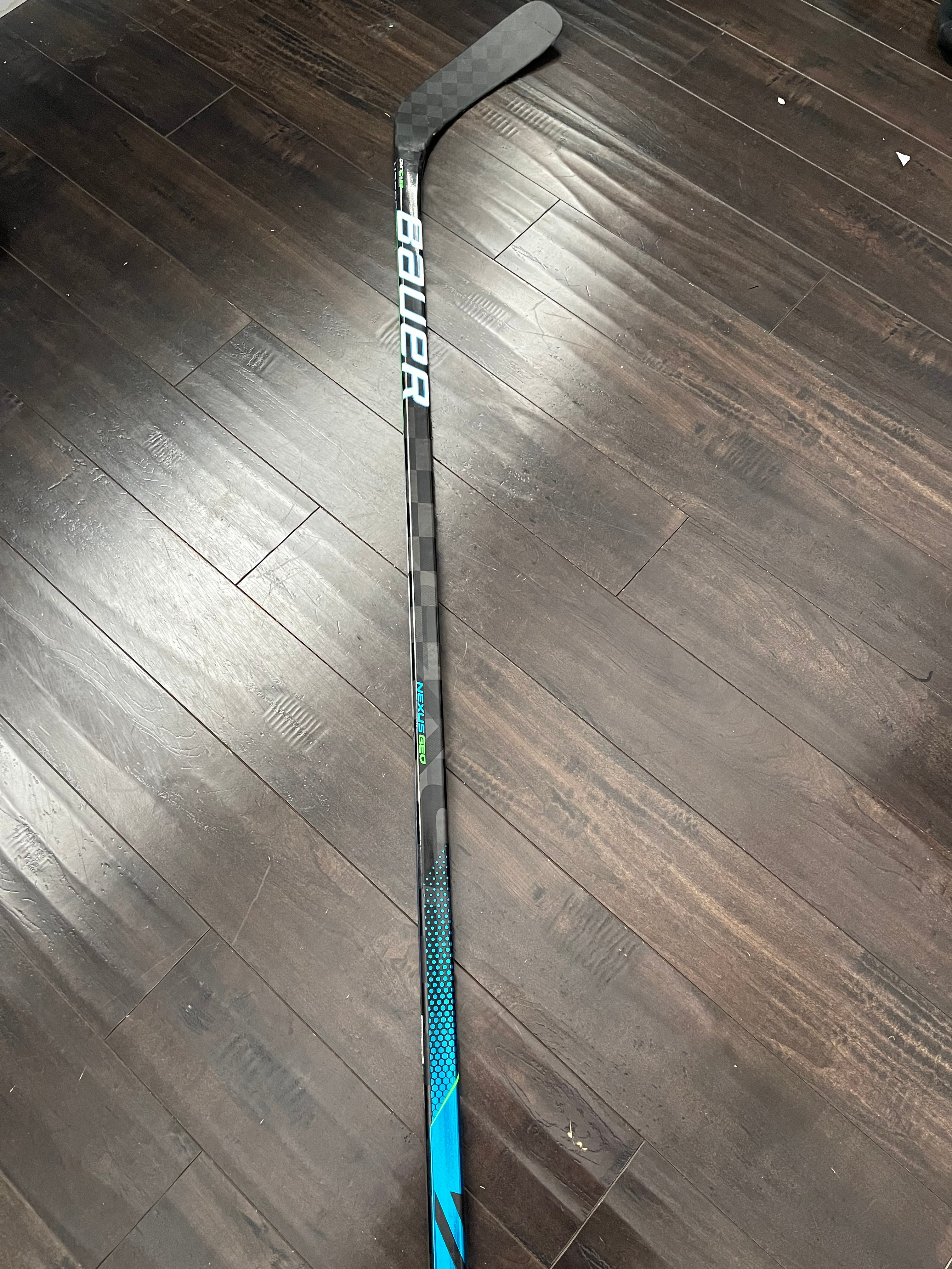 New Bauer Nexus Geo Stick 70 Flex P88 Right 52” | SidelineSwap 