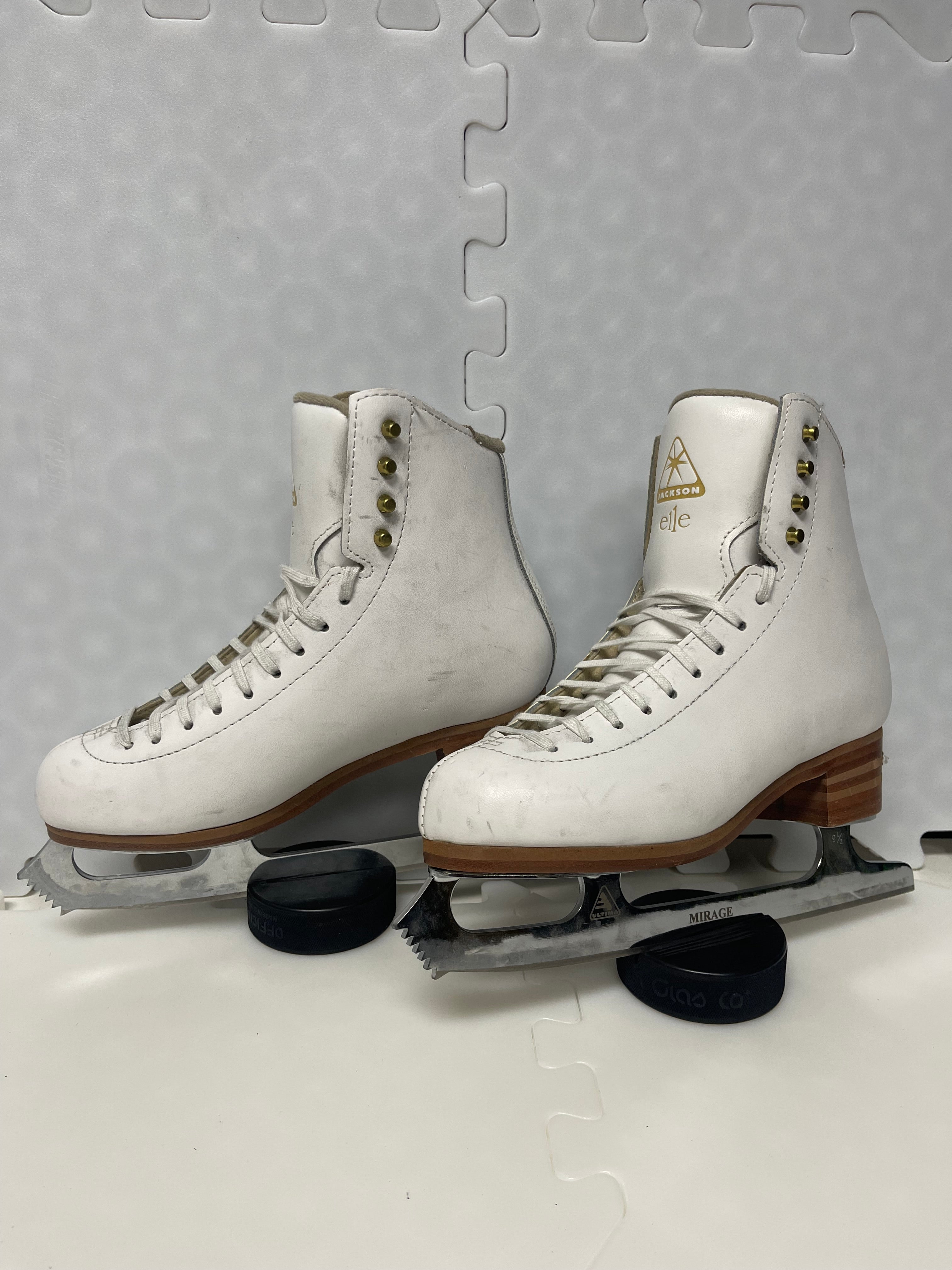 Used Jackson Ultima Elle Figure Skates Size 6 B | SidelineSwap