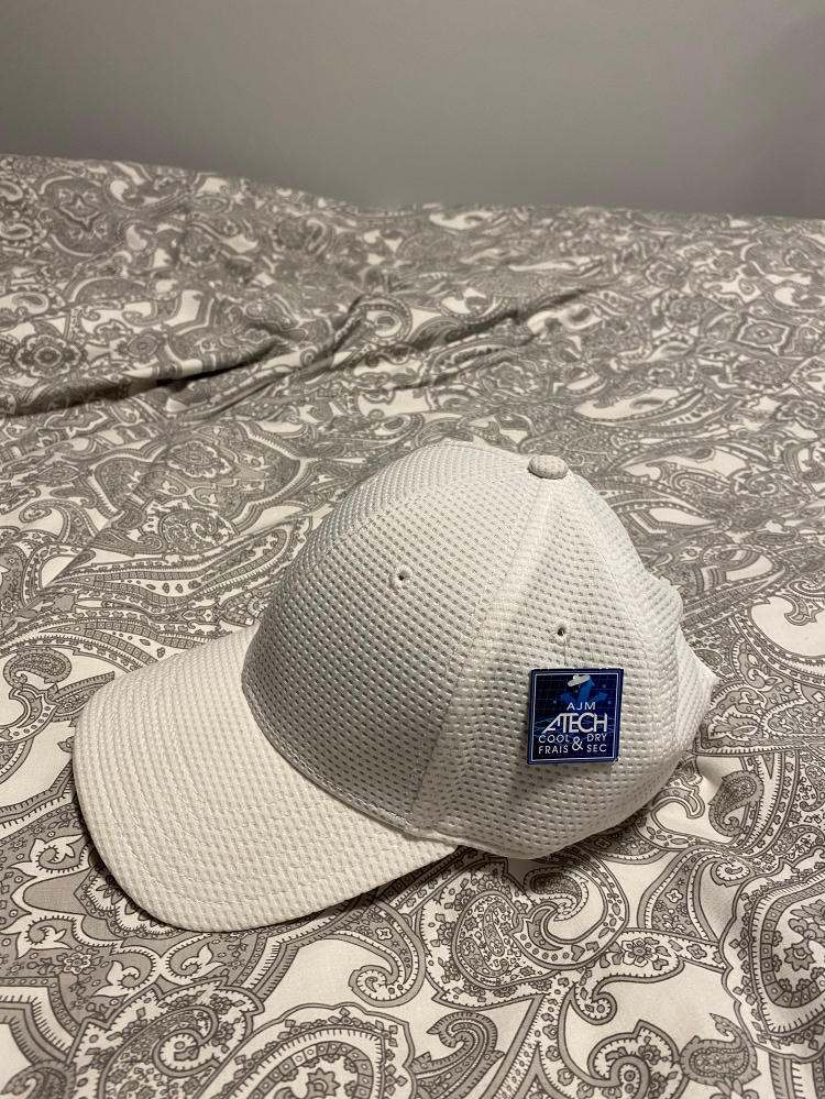 BNWT White No Logo Strapback Hat