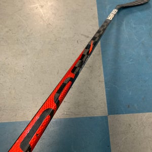 Used Senior Bauer Vapor FlyLite Right-Handed P28 Hockey Stick