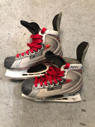 Used Junior Bauer Vapor XXV Hockey Skates (Regular) - Size: 4.5