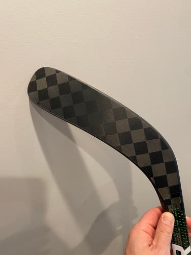 Senior Right Handed P88 77 FlexSupreme UltraSonic Hockey Stick
