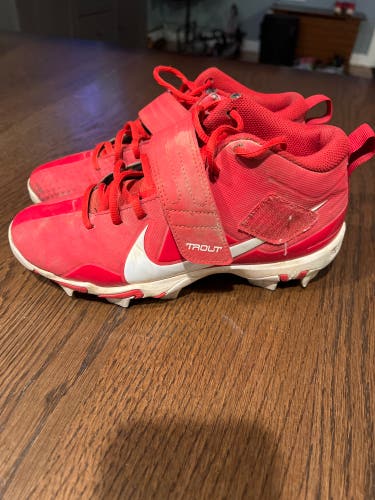 Red Kid's Molded Cleats Low Top Trout