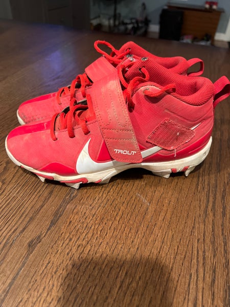 Red Kid's Molded Cleats Low Top Trout