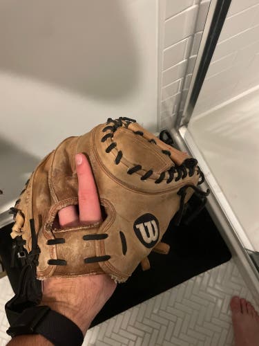 Used Right Hand Throw 33" A2000 Catcher's Glove