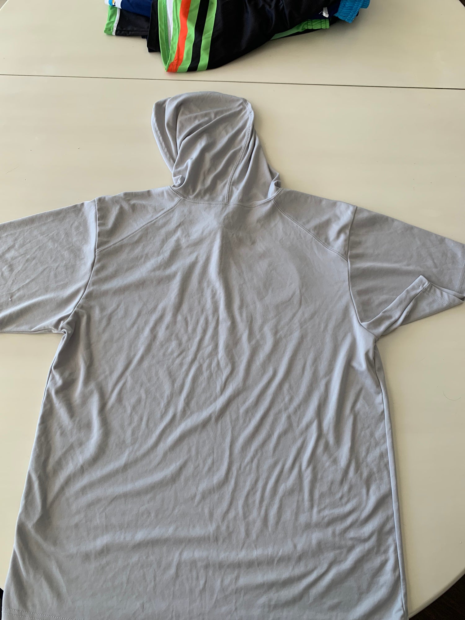 Gray Used Men's Rising Showcase Shirt With Hoodie | SidelineSwap