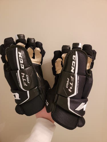 NEW CCM JETSPEED FT4 PRO GLOVES 14" - BLACK/WHITE