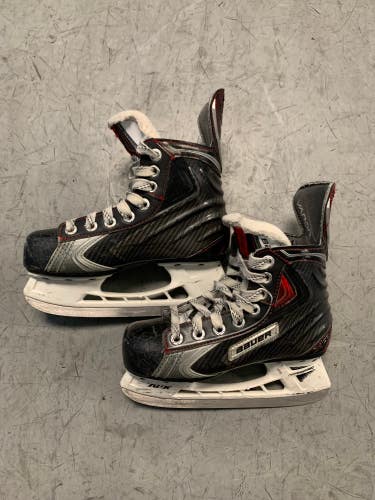 Used Youth Bauer Vapor X100 Hockey Skates (Regular) - Size: 13.5