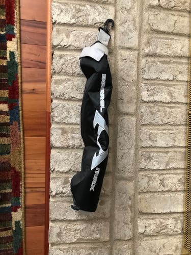 Used Barrel Max Bat Warmer - great to keep the bat HOT for the late Fall & early-mid Spring!!