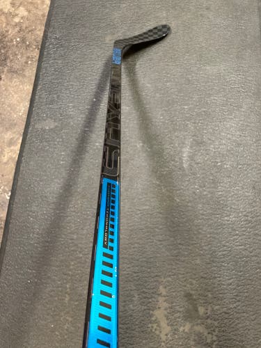 Senior Right Handed P28  Nexus 2N Pro Hockey Stick