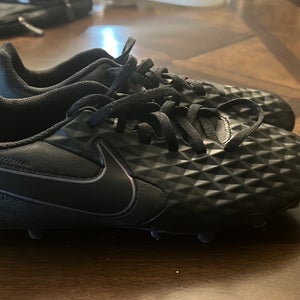 Black Used Nike Tiempo Legend 8 FG Cleats Size Youth 6