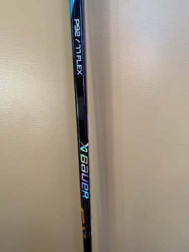 NEW-> Bauer Nexus Sync Senior Stick 77 Flex P92 RH