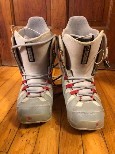 Used Unisex Size 4.5 (Women's 5.5) Burton Snowboard Boots