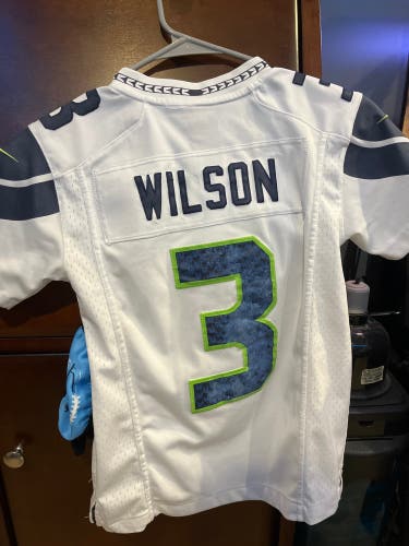 Youth Small Used Stitched Seattle Seahawks Russel Wilson Jersey