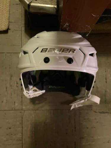 New Medium Bauer Pro Stock Hyperlite Helmet