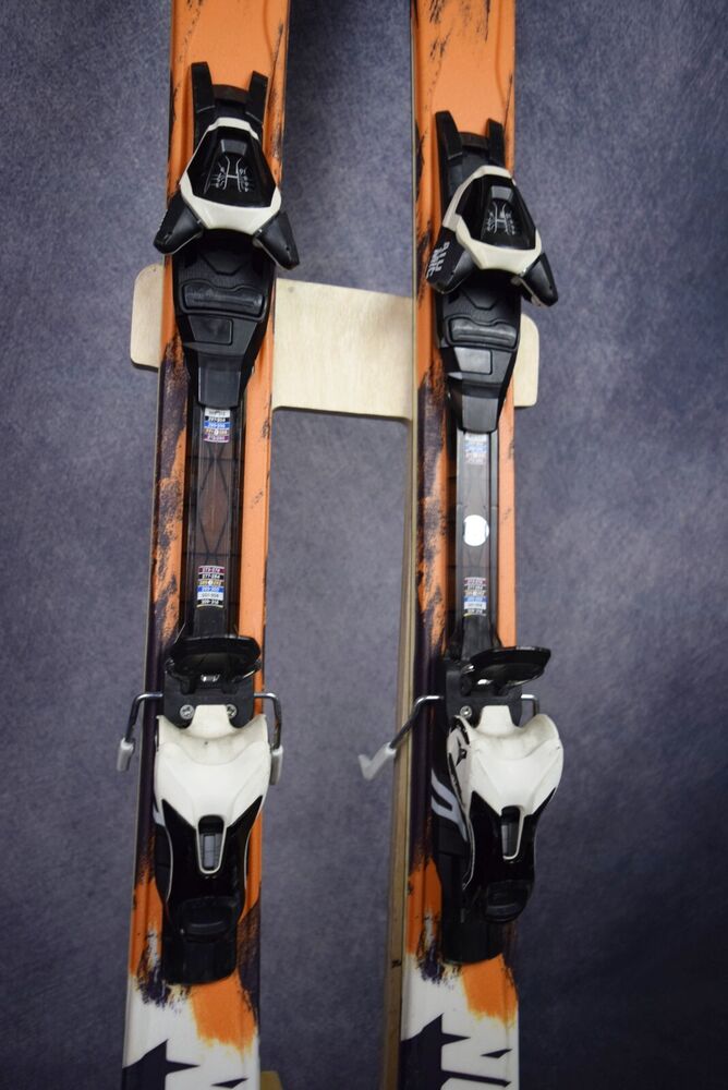 ATOMIC NOMAD SMOKE SKIS SIZE 171 CM WITH ATOMIC BINDINGS 