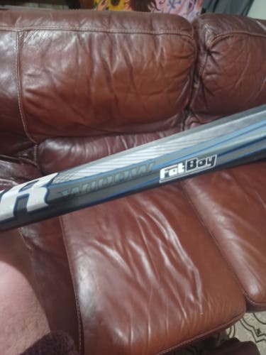 Rare Warrior Fatboy "Widow" Carbon Shaft (Made for the Canada Box Market)