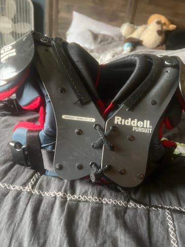 Youth Medium Riddell Pursuit Shoulder Pads