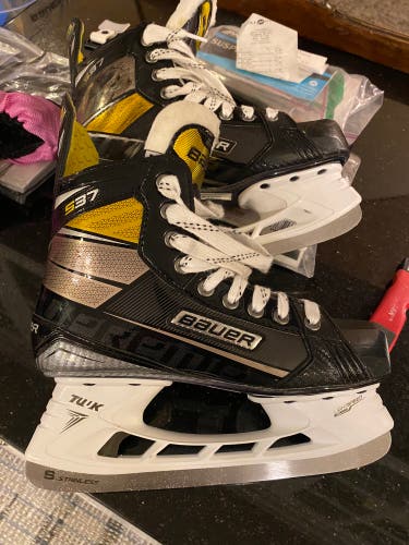 Used Bauer Regular Width Size 4.5 Supreme S37 Hockey Skates