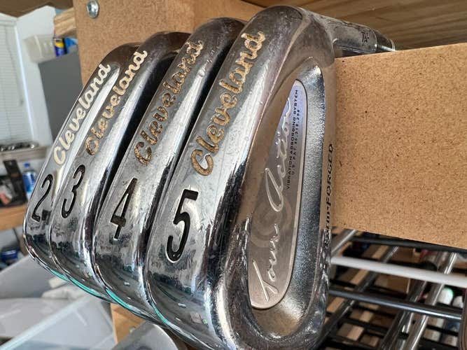 Cleveland Tour Action TA3 2-5 (4-Clubs) with Dynamic Gold S300 Shafts 1711