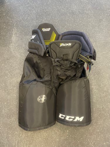 New Senior Medium CCM Tacks 5092 Hockey Pants
