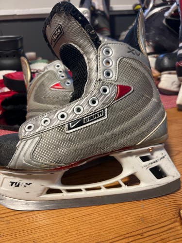 Used Bauer Regular Width Size 4 Vapor XVI Hockey Skates