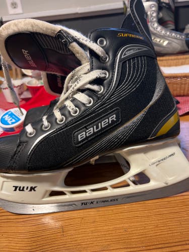 Senior Bauer Regular Width Size 7 Supreme One20 Hockey Skates