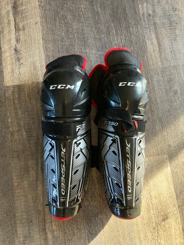CCM jet speed FT350 shin pads