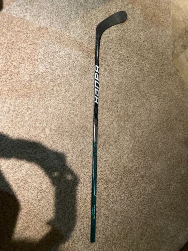 Senior Right Handed P92 Vapor Hyperlite Hockey Stick
