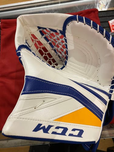 Hutton Carter, goalie Pro glove CCM Premier
