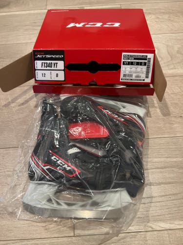CCM jetspeed youth 12 skates