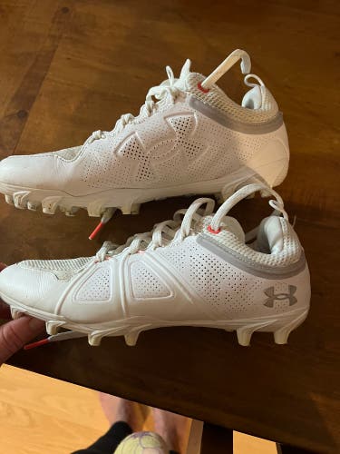White Used Size 6.0 (Women's 7.0) Low Top Cleats
