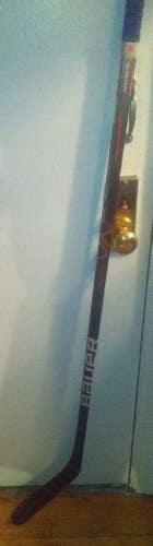 Junior Bauer Right Handed Vapor Hyperlite Hockey Stick P28 40 Flex