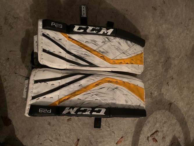 CMM P2.9 Goalie Pads Size 32 + 1.