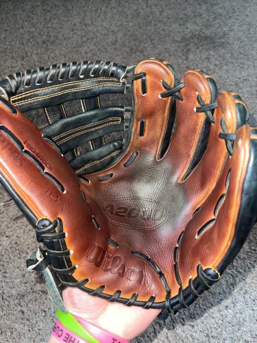 Used Infield 11.5" A2000 Baseball Glove