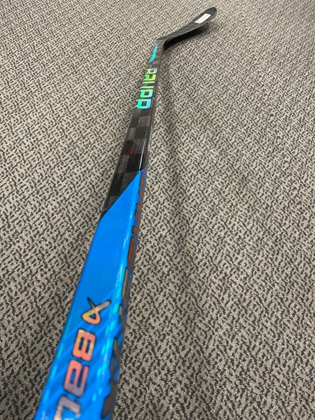 New ! Easton S17 Gr 50 Jr.Sakic 50 RH Hockey Stick | SidelineSwap