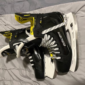 New Bauer Regular Width Pro Stock Size 10.5 Supreme M4 Hockey Skates