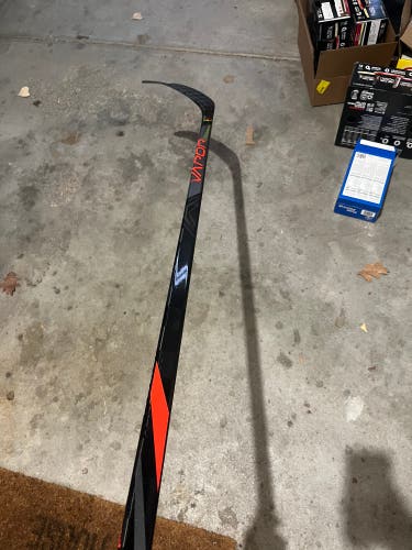 Senior Right Handed P92M Pro Stock Vapor FlyLite Hockey Stick