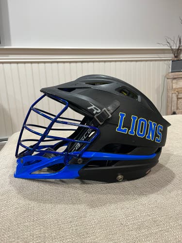 Cascade R Matte Black Chrome Blue Facemask