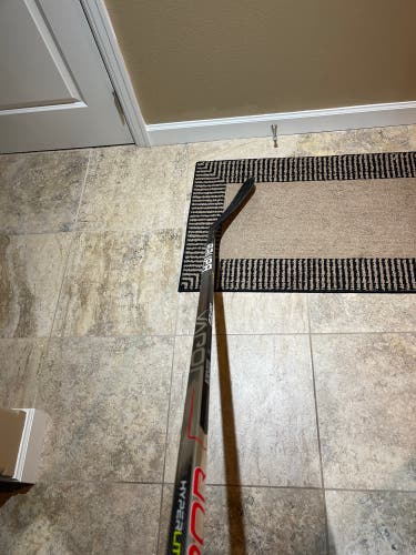 Senior Right Handed P92 Pro Stock Vapor Hyperlite Hockey Stick
