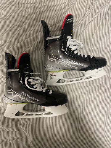 Like New Bauer Size 8 Vapor Hyperlite Hockey Skates