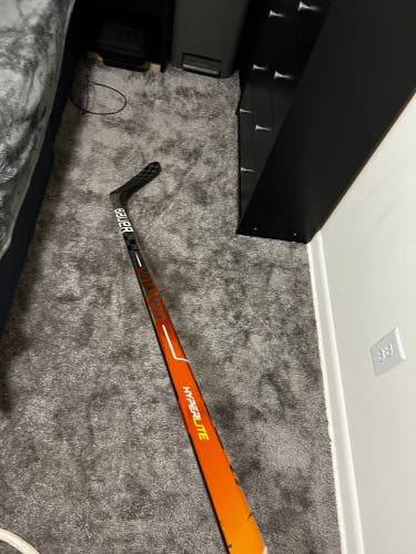 Senior Right Handed P28 Pro Stock Vapor Hyperlite Hockey Stick