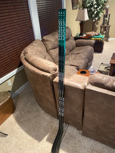 Senior Right Handed Vapor Hyperlite Hockey Stick